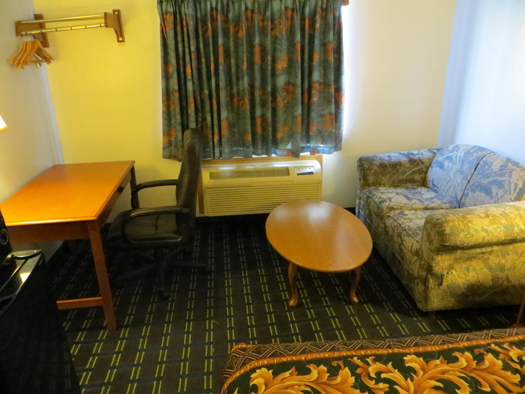 Knights Inn Memphis At Macon Cove Екстериор снимка