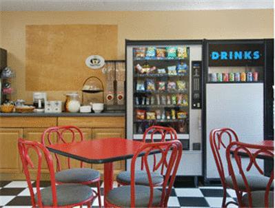 Knights Inn Memphis At Macon Cove Ресторант снимка