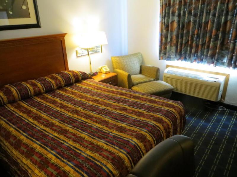 Knights Inn Memphis At Macon Cove Екстериор снимка
