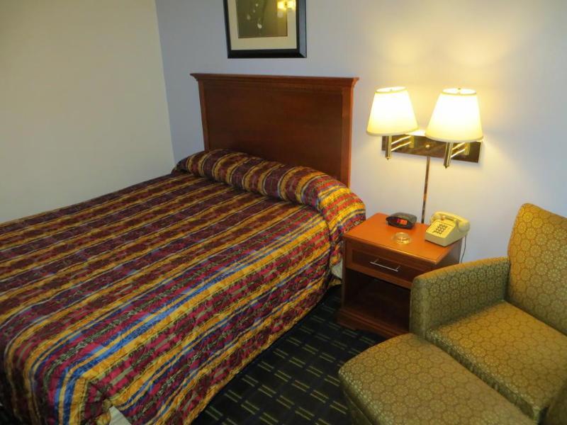 Knights Inn Memphis At Macon Cove Екстериор снимка